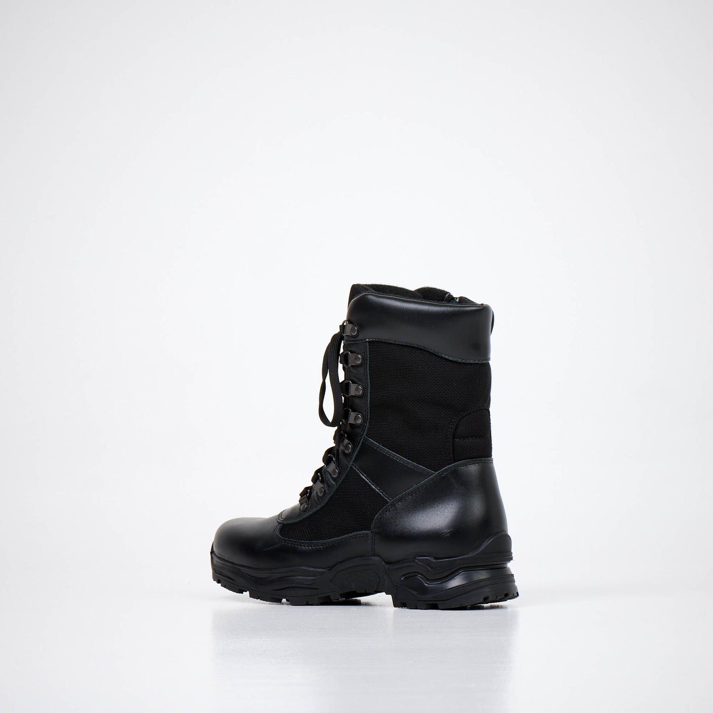 Samelin black desert boots with zipper featuring a sturdy design and lace-up closure for durability