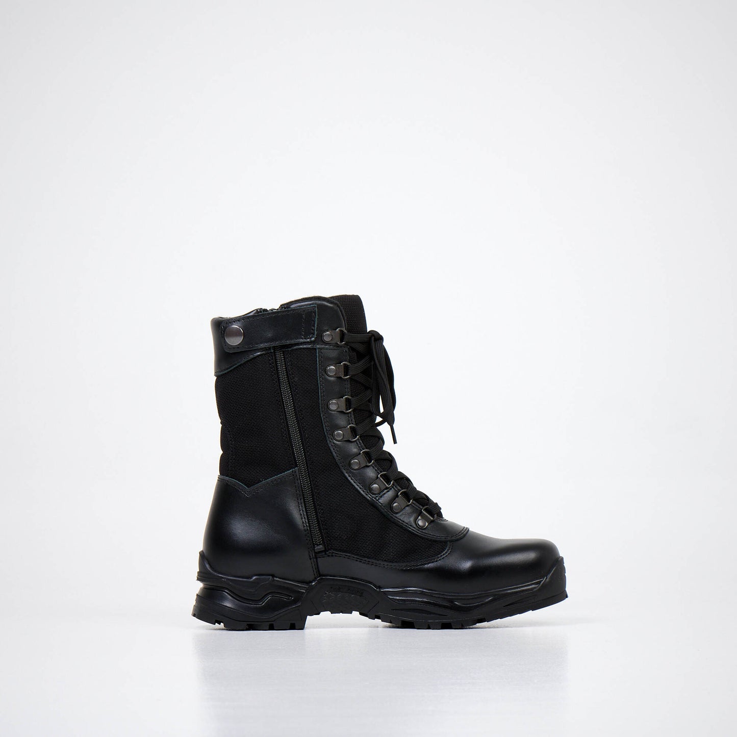 Samelin black desert boots with zipper featuring a sturdy design and lace-up front for durability