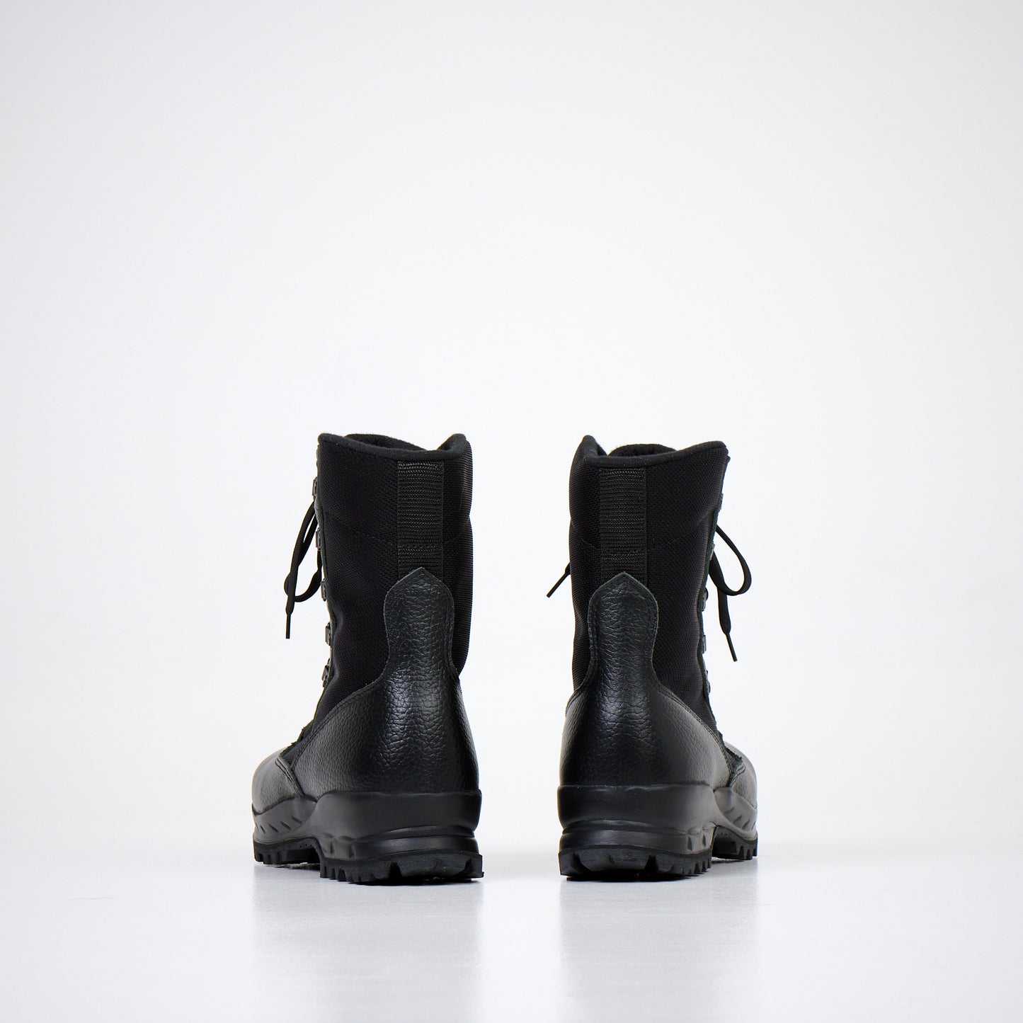 Samelin black vibram sole boots with durable design and lacing for outdoor activities