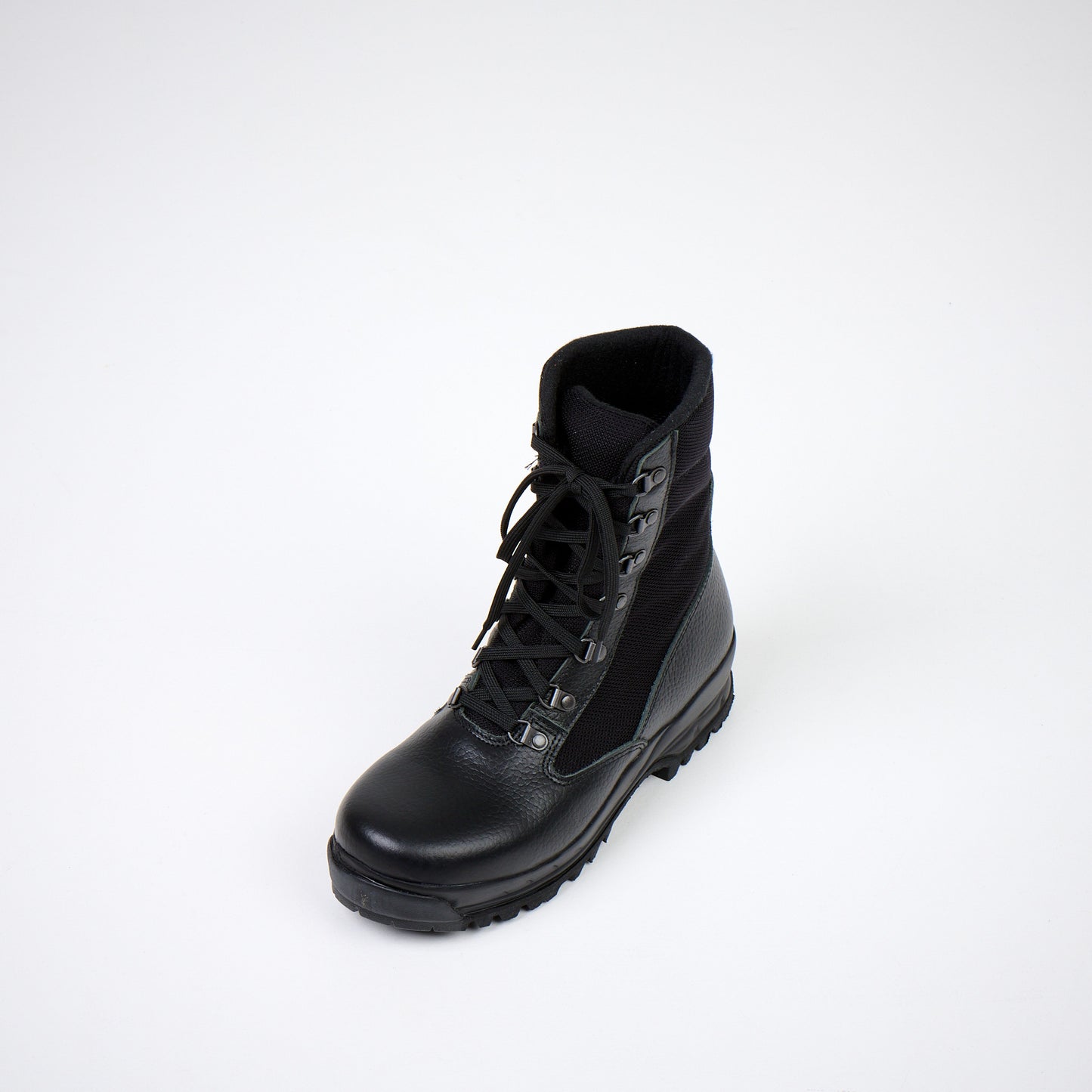 Samelin black vibram sole boots with a sturdy design and lace-up front for optimal support