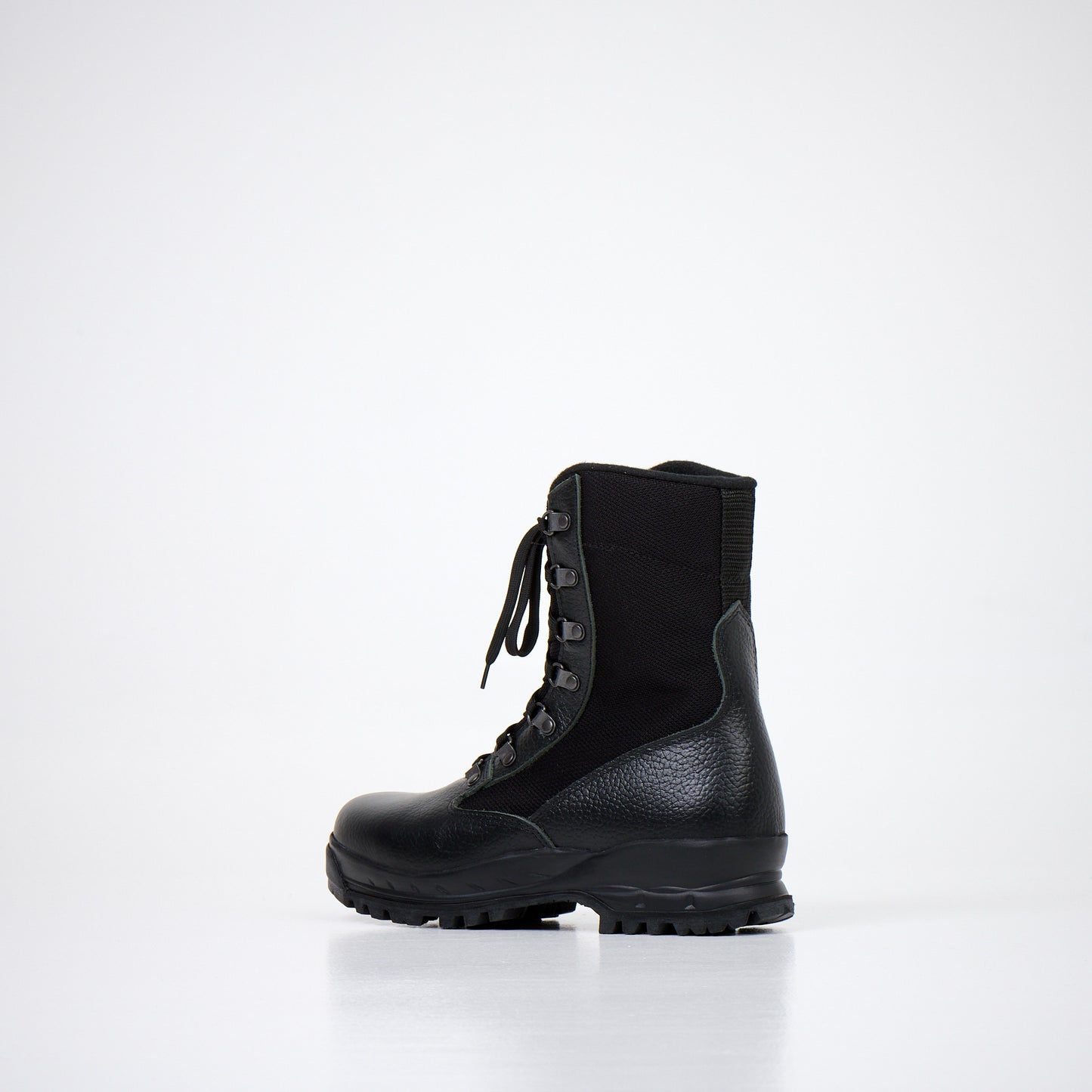 Samelin black vibram sole boots with lace-up design for durable outdoor wear