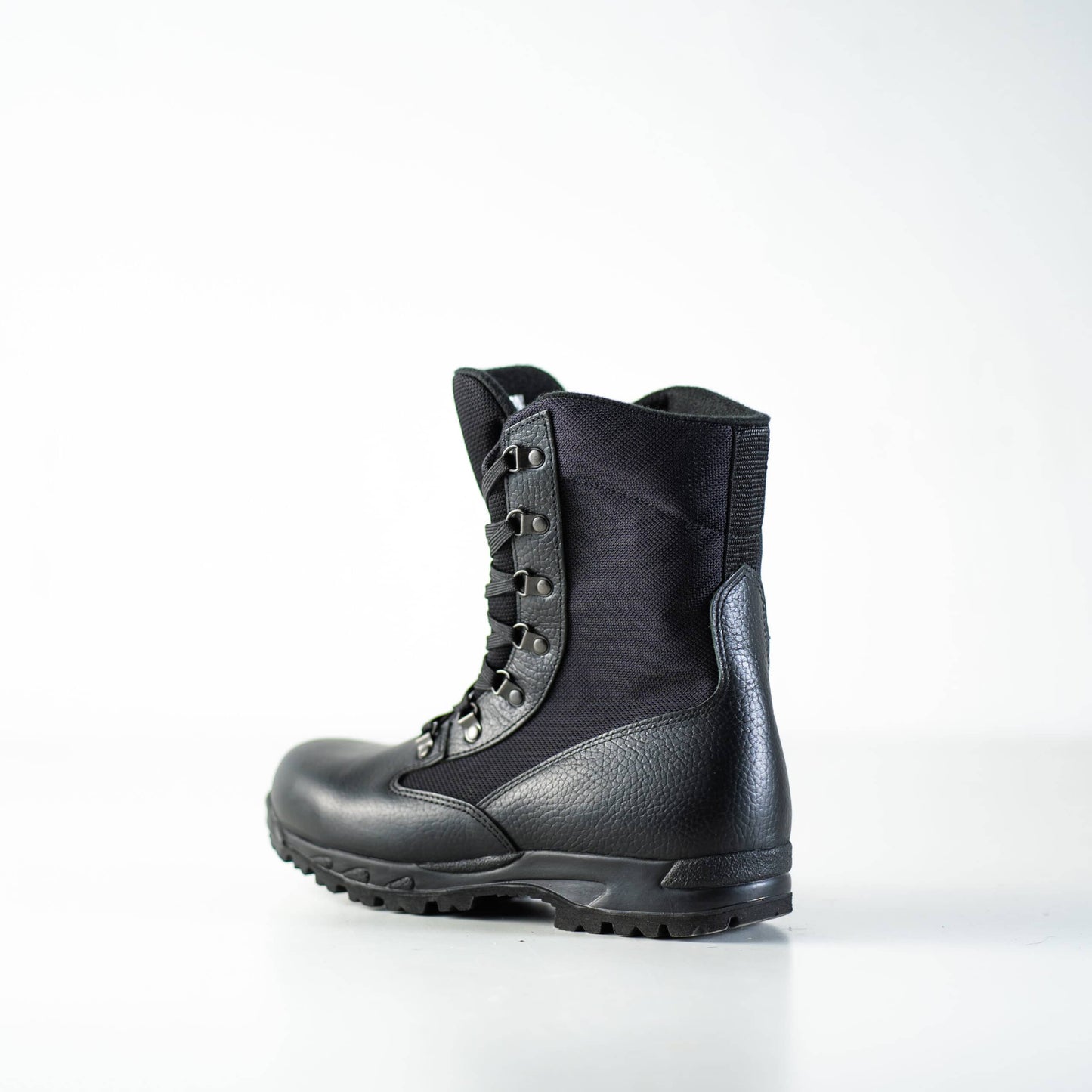 Samelin desert hiking boots black with durable leather and sturdy lacing system for outdoor adventures