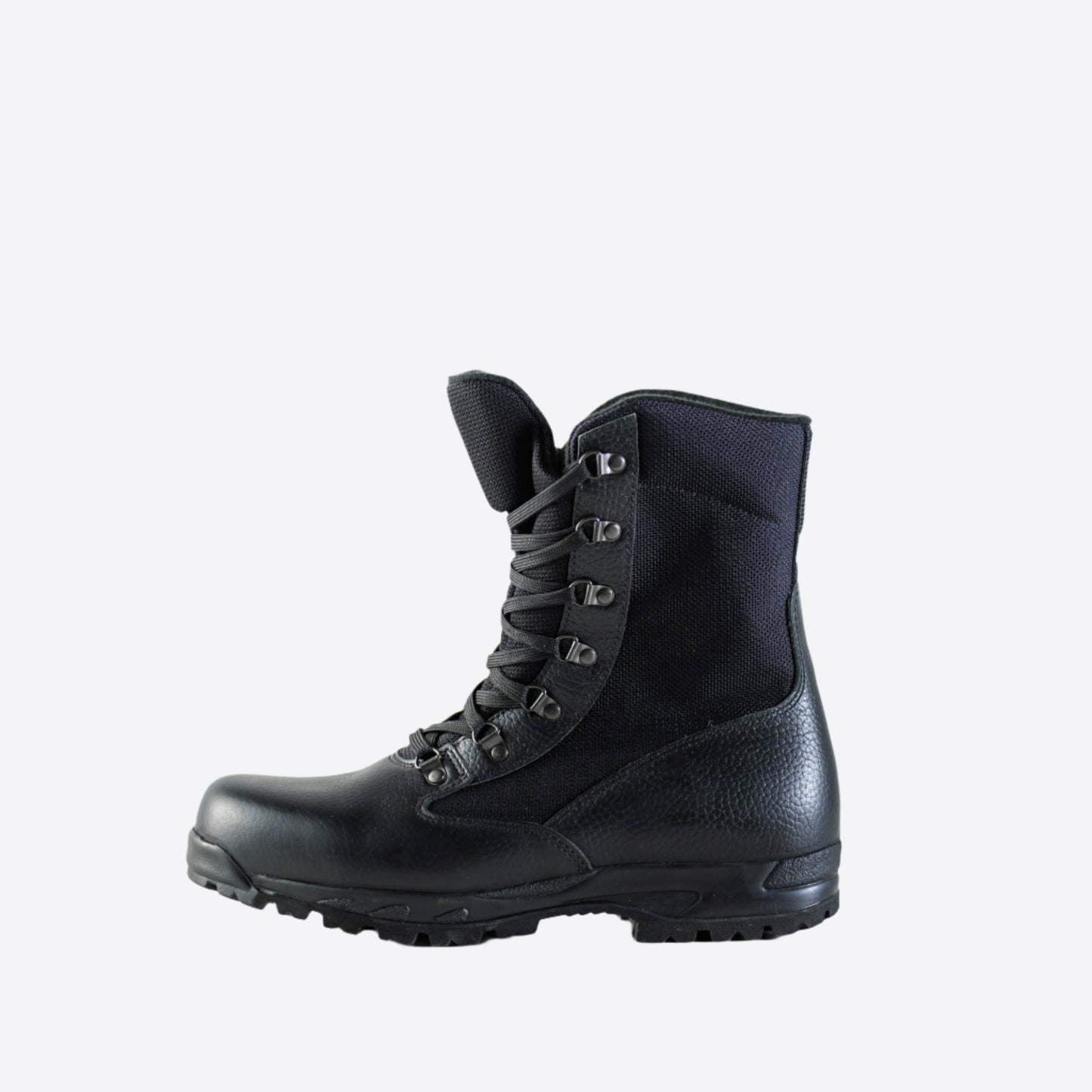 Samelin desert hiking boots black featuring durable material and sturdy lacing for outdoor adventures