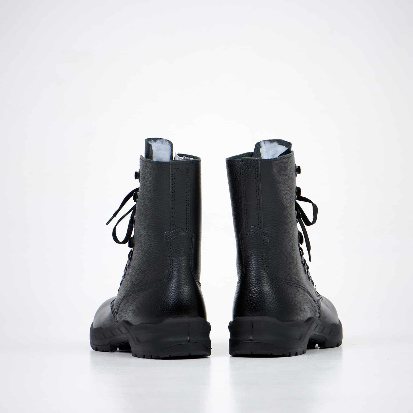 Samelin black leisure travel boots featuring durable material and sturdy laces for comfort on the go