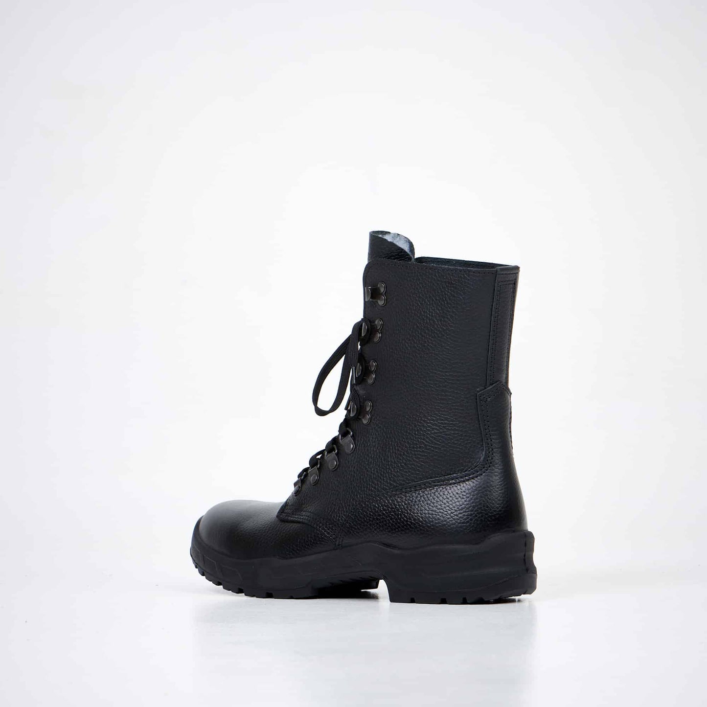 Samelin black leisure travel boots with lace-up design and durable rubber sole