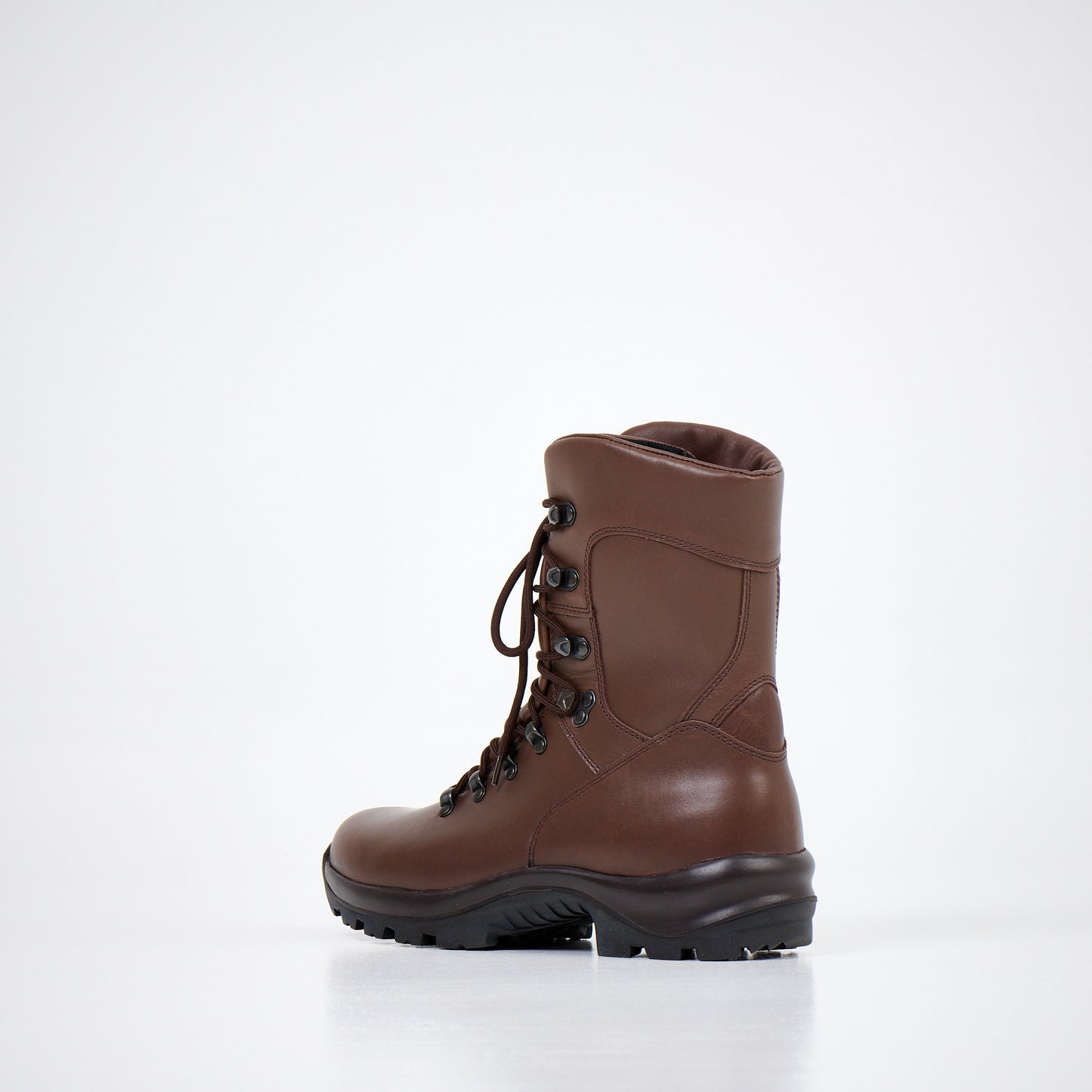 Samelin military winter boots in brown leather with durable lacing and rugged sole for cold weather