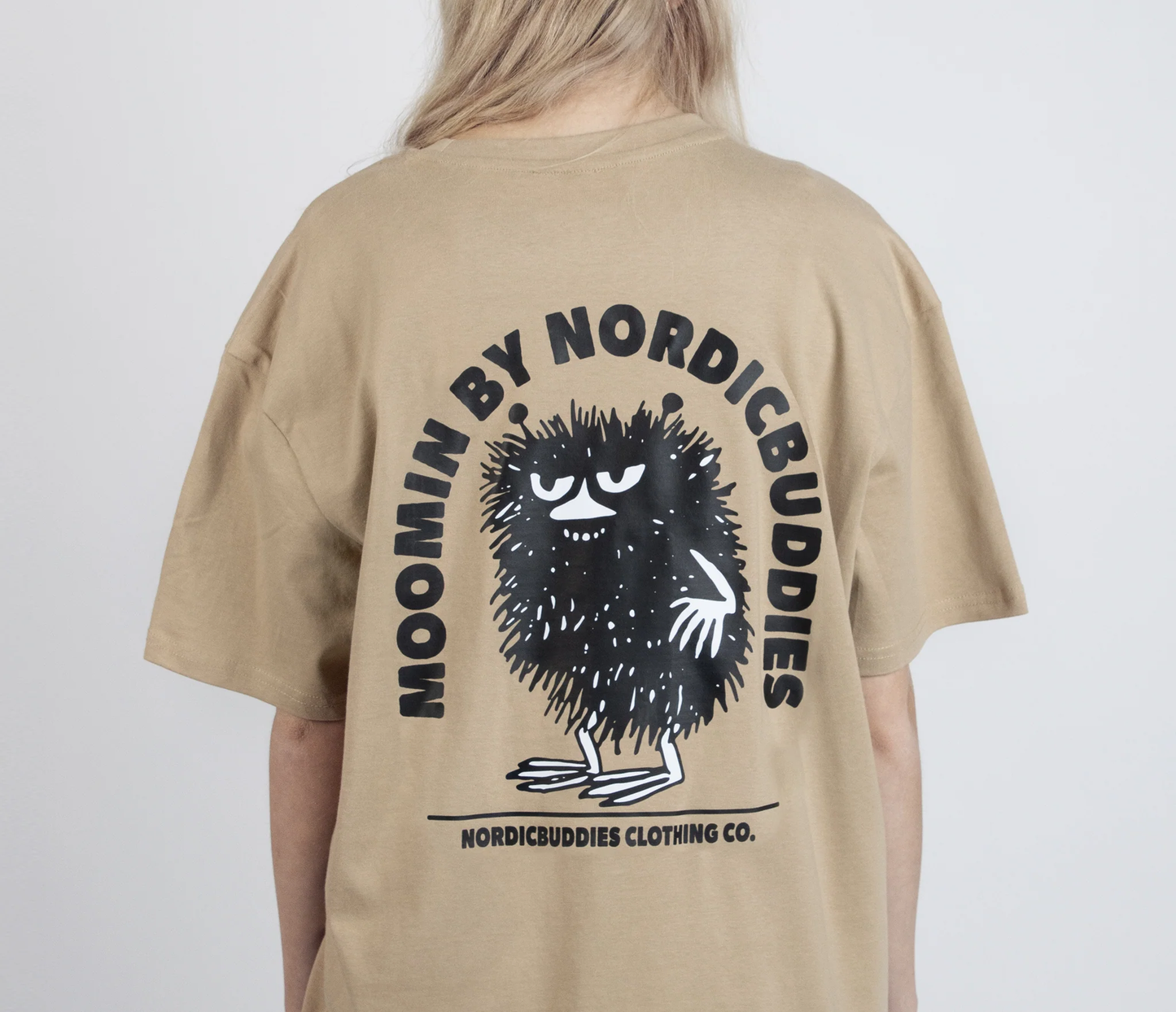 Back view of Stinky Plotting T-Shirt Beige by Moomin NordicBuddies with black graphic character print