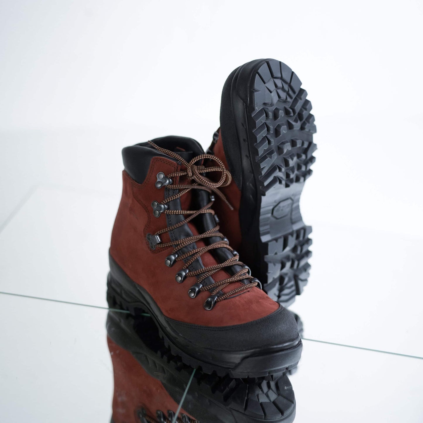 Samelin red hiking boots with durable lug soles and waterproof hiking boots design for outdoor trails