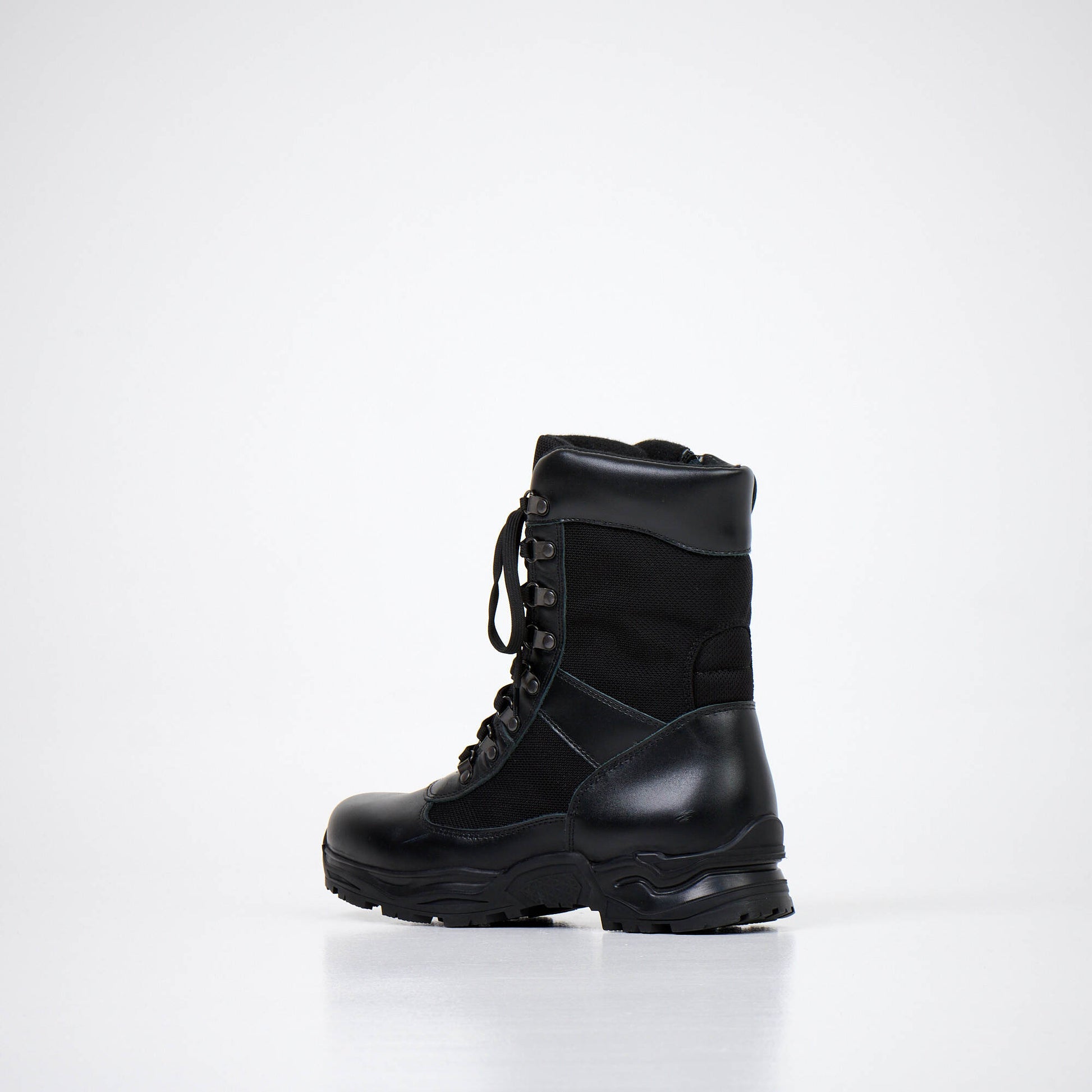 Samelin black desert boots with zipper featuring a sturdy design and lace-up closure for durability