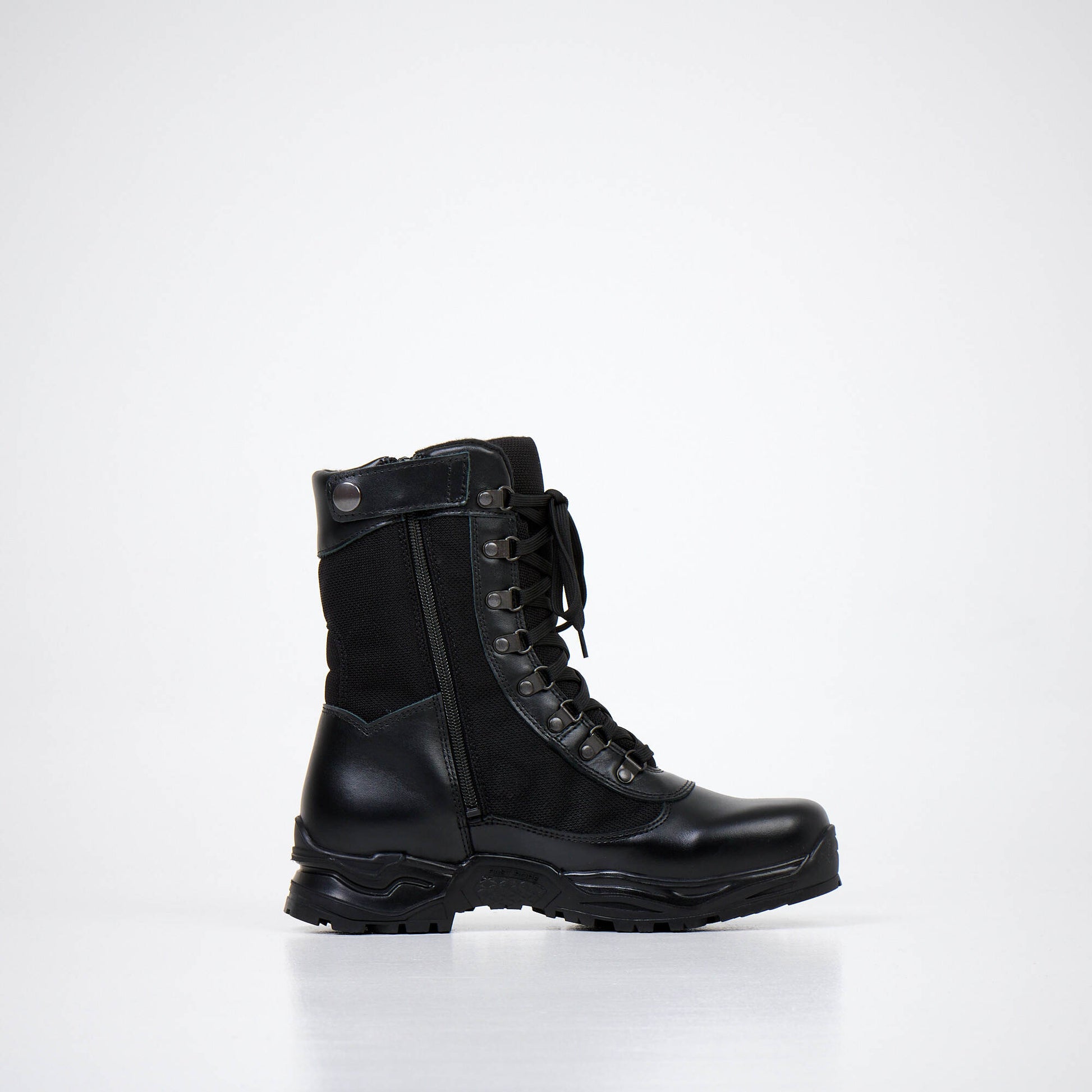 Samelin black desert boots with zipper featuring a sturdy design and lace-up front for durability