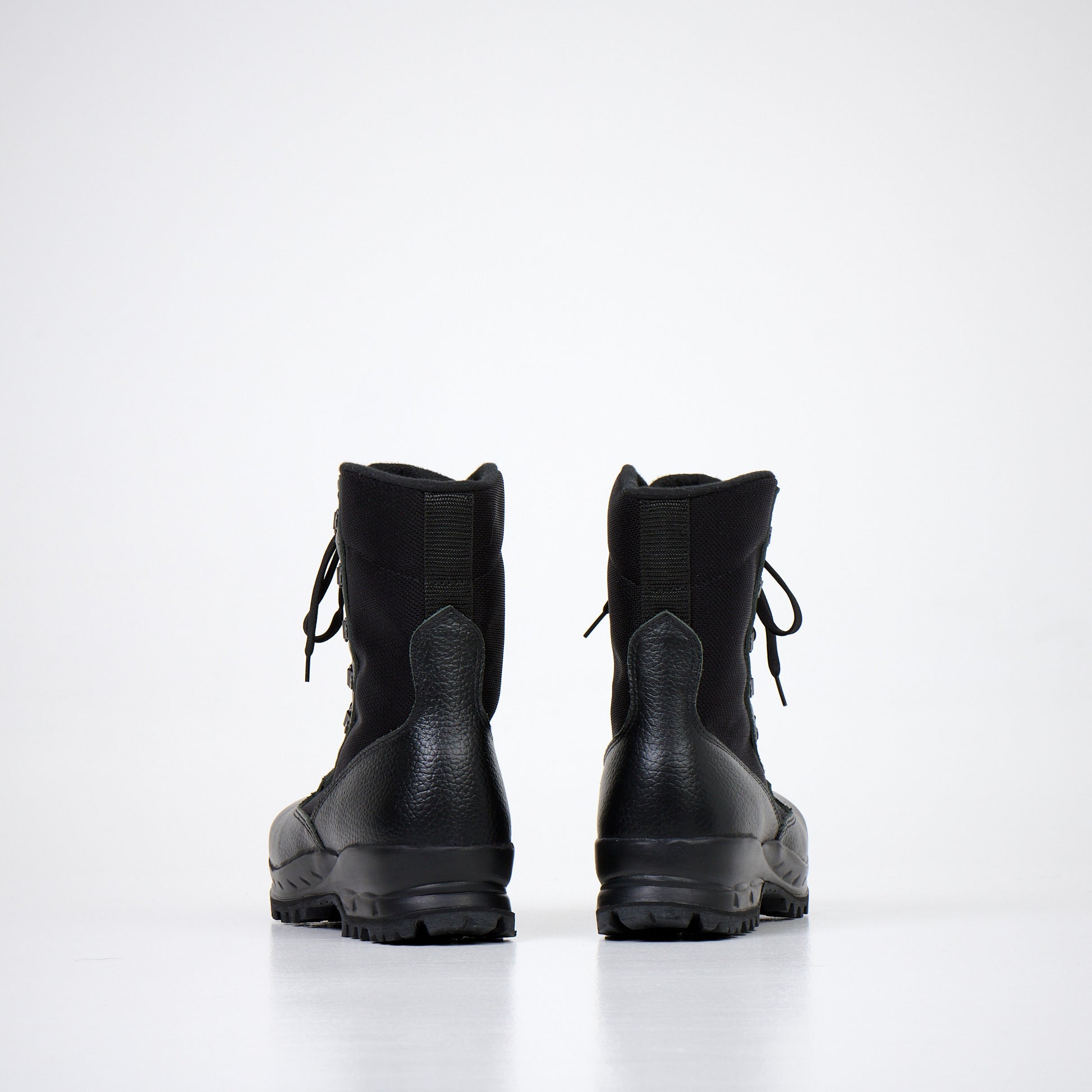 Samelin black vibram sole boots with durable design and lacing for outdoor activities