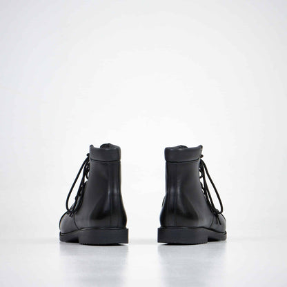 Samelin durable outdoor footwear black leather boots with sturdy construction and lace-up design