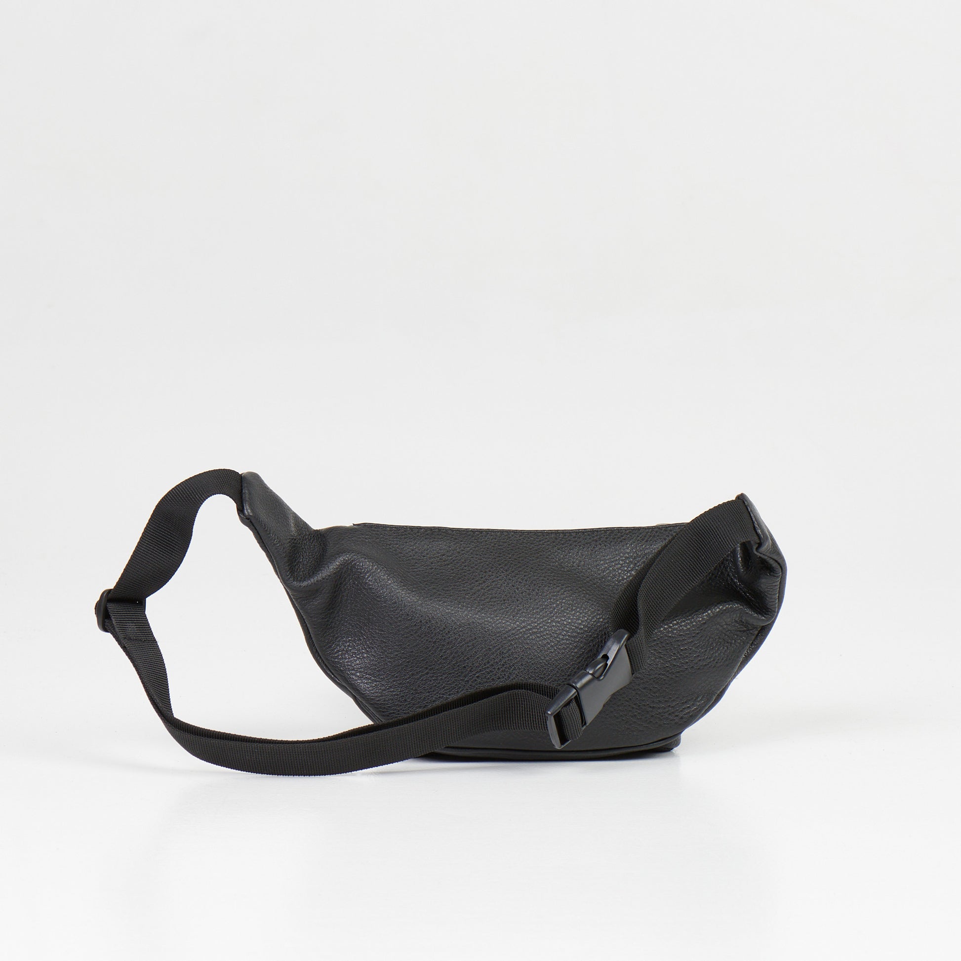 Jeekim leather waist bag for travel with adjustable strap and sleek black design