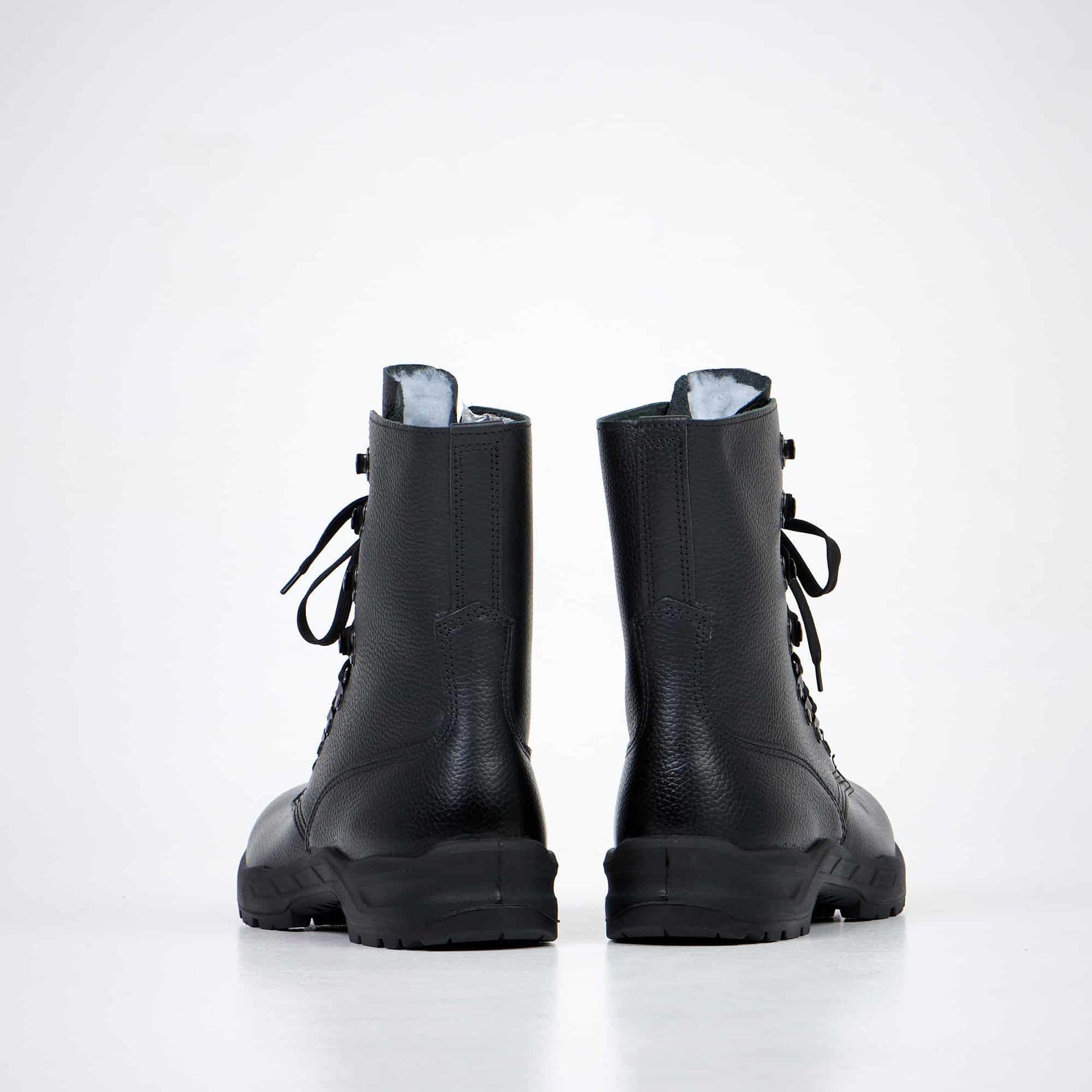 Samelin black leisure travel boots featuring durable material and sturdy laces for comfort on the go